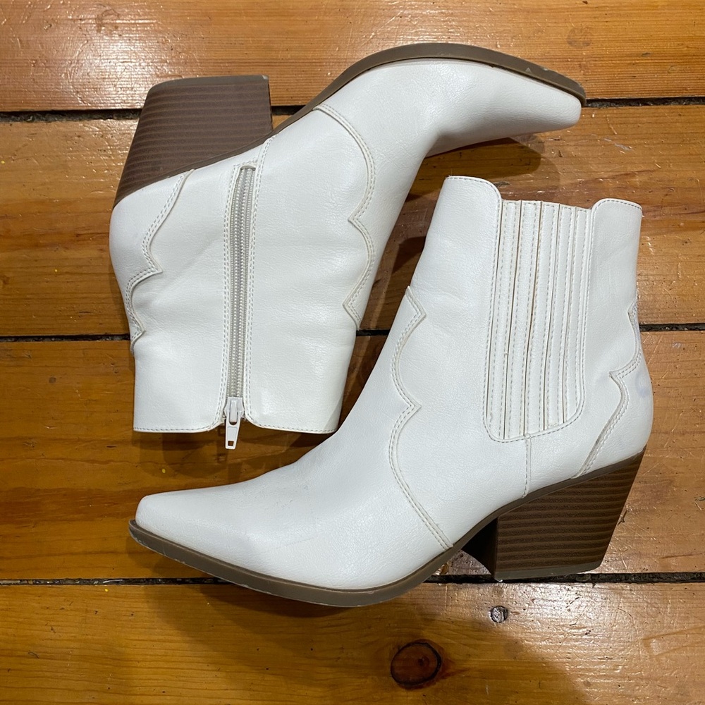 Indigo rd White Ankle cowboy style Boots with Brown Heel size 9